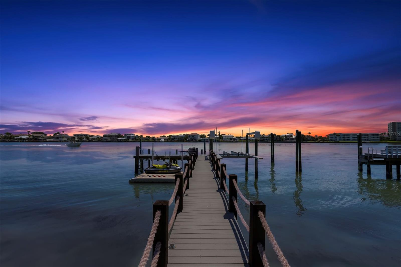 819 BAY ESPLANADE