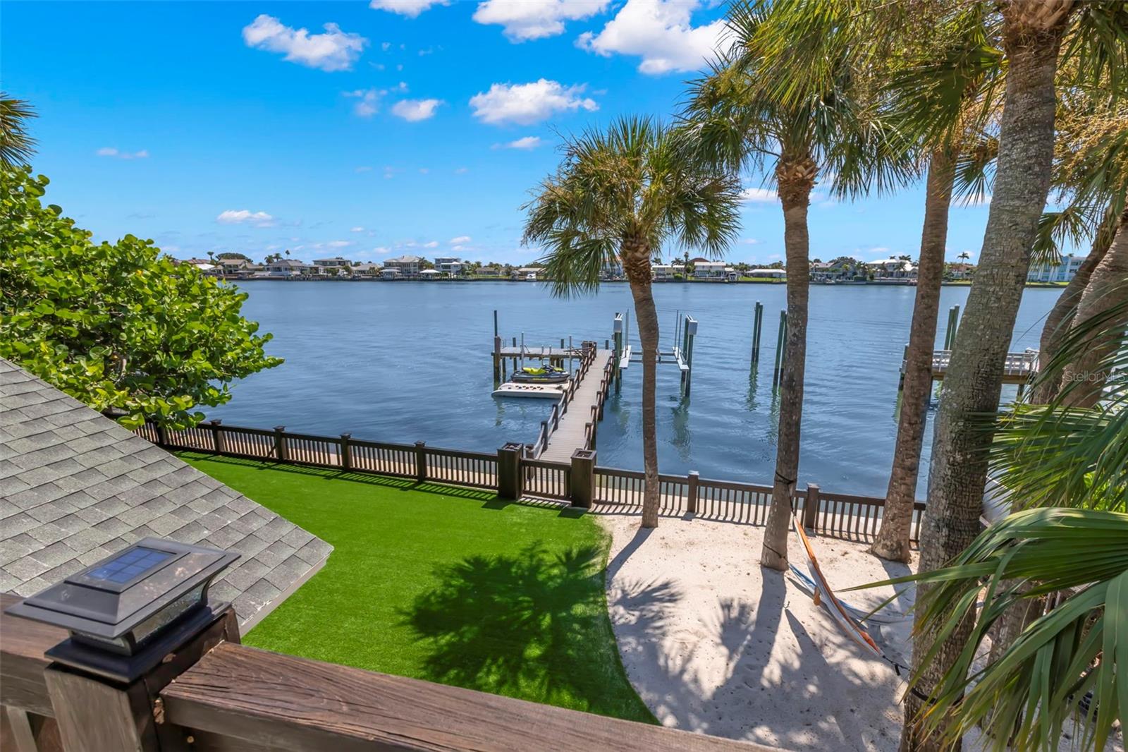 819 BAY ESPLANADE