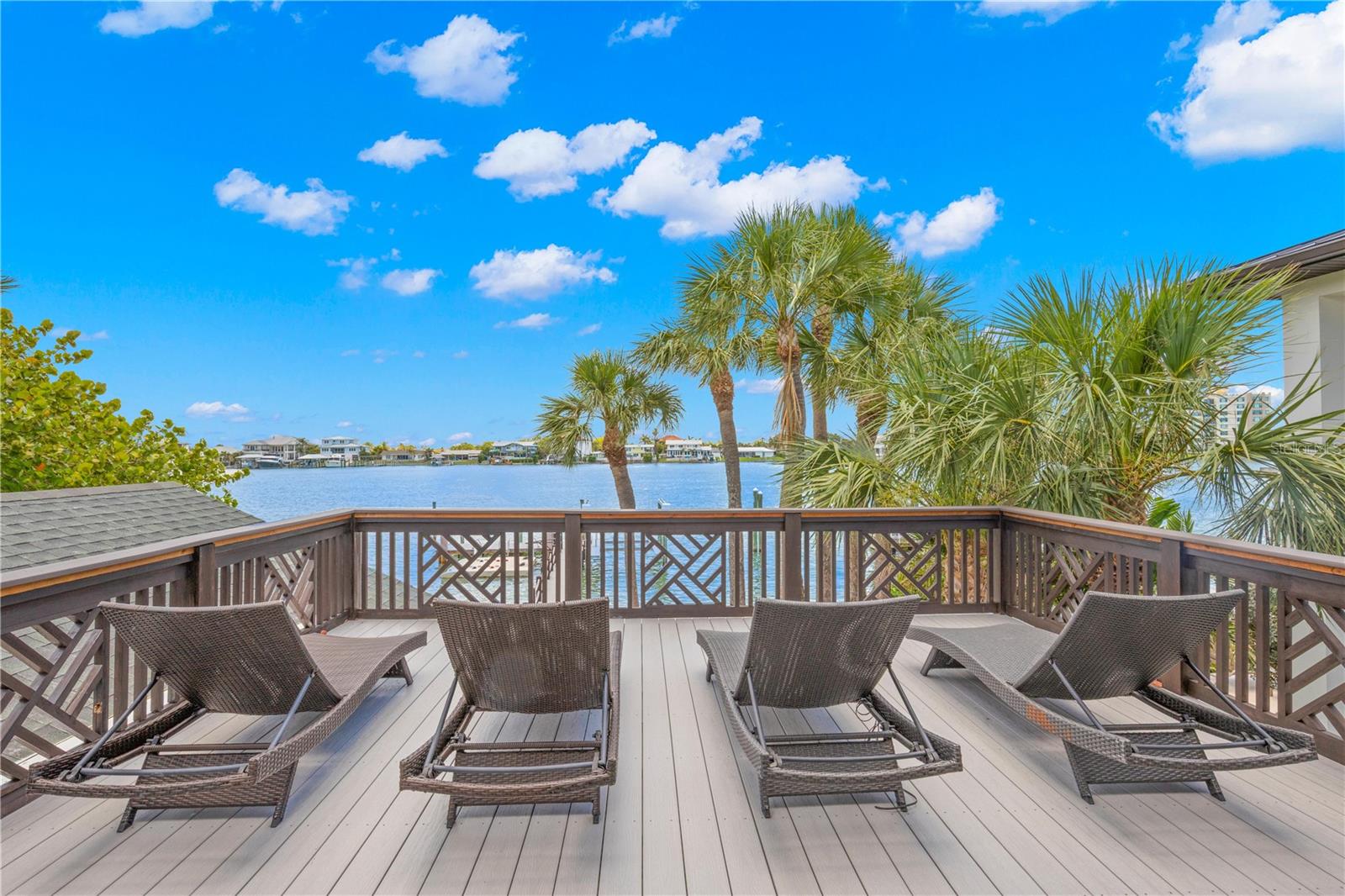 819 BAY ESPLANADE