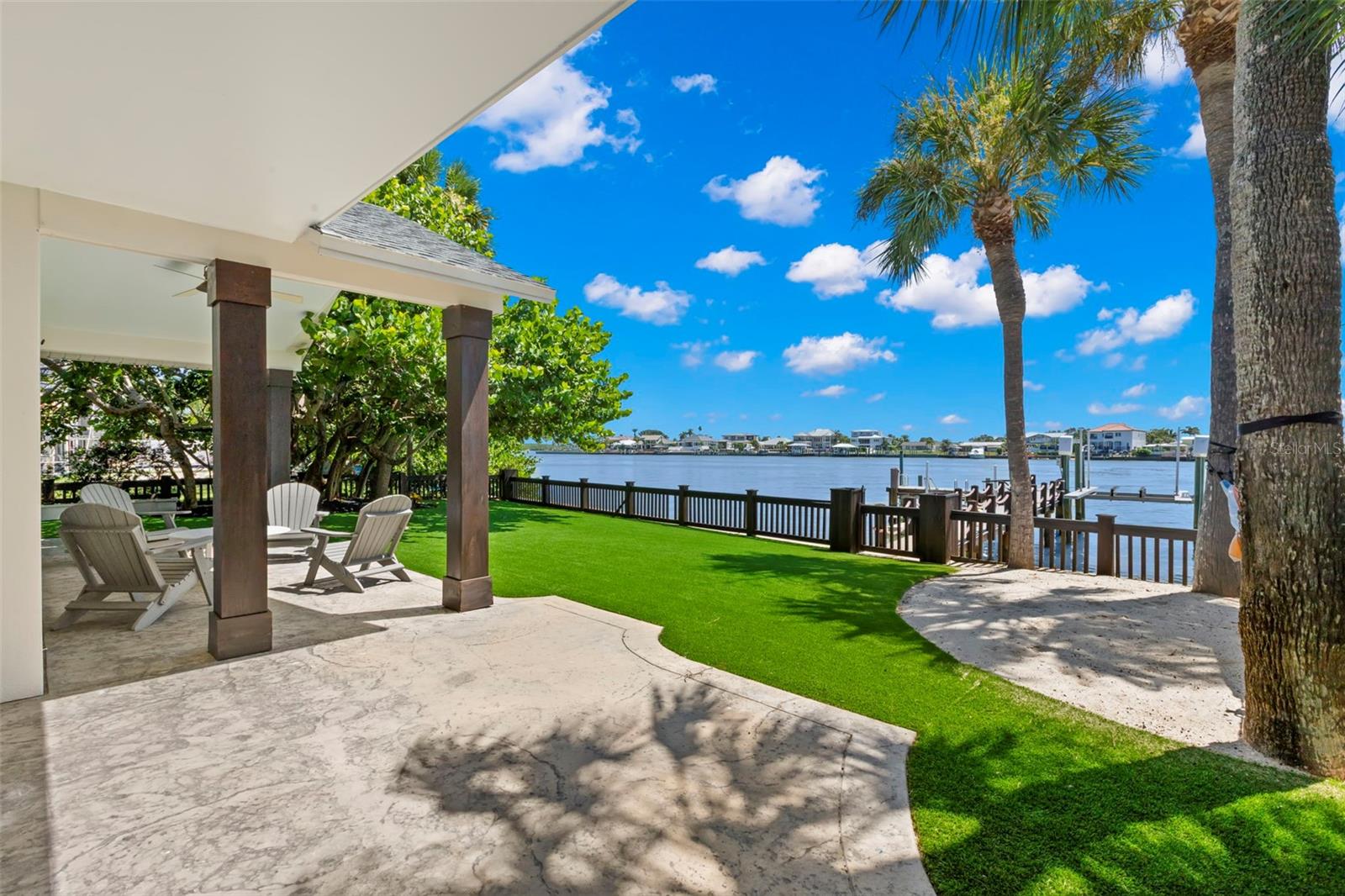 819 BAY ESPLANADE