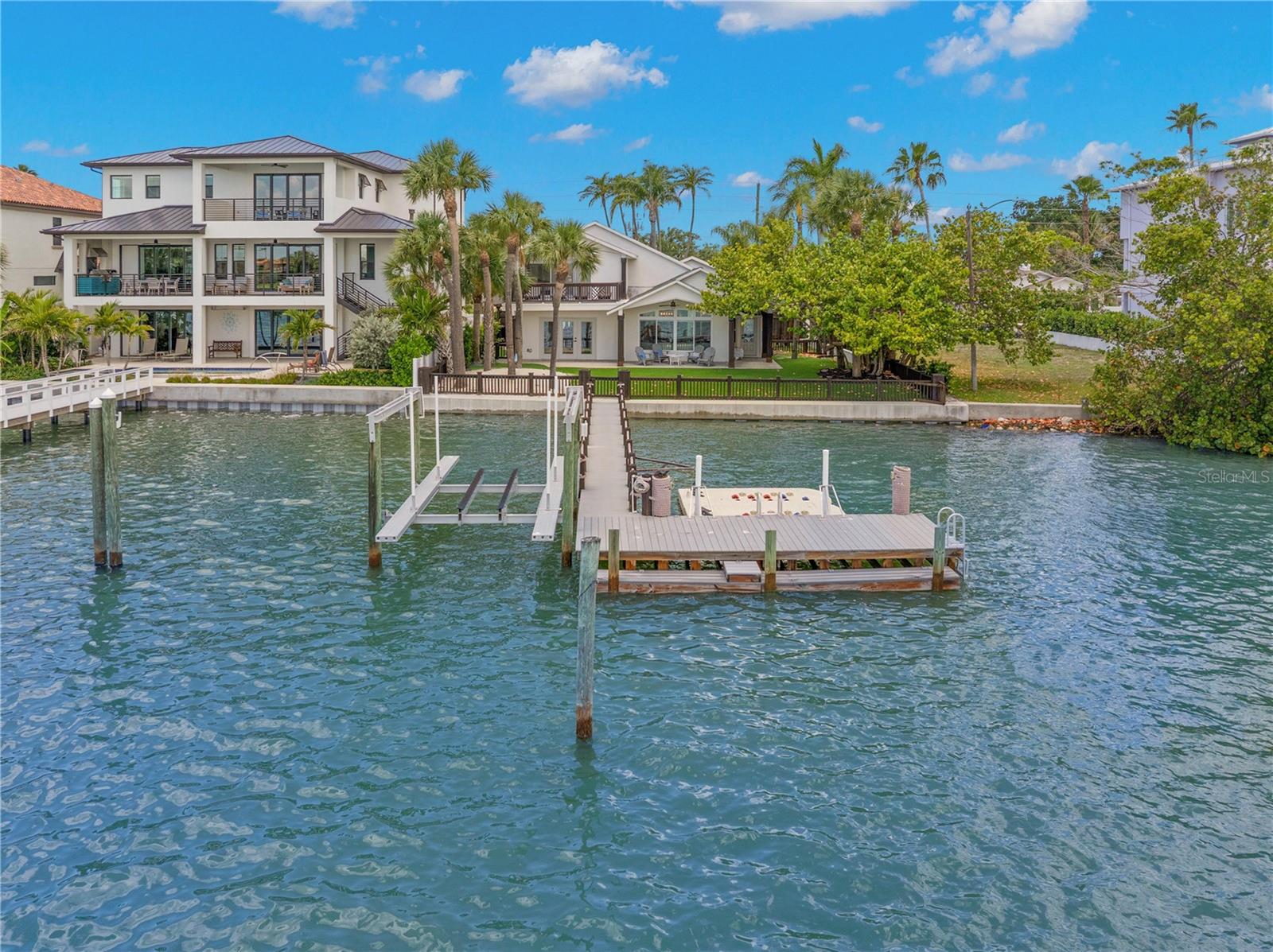 819 BAY ESPLANADE
