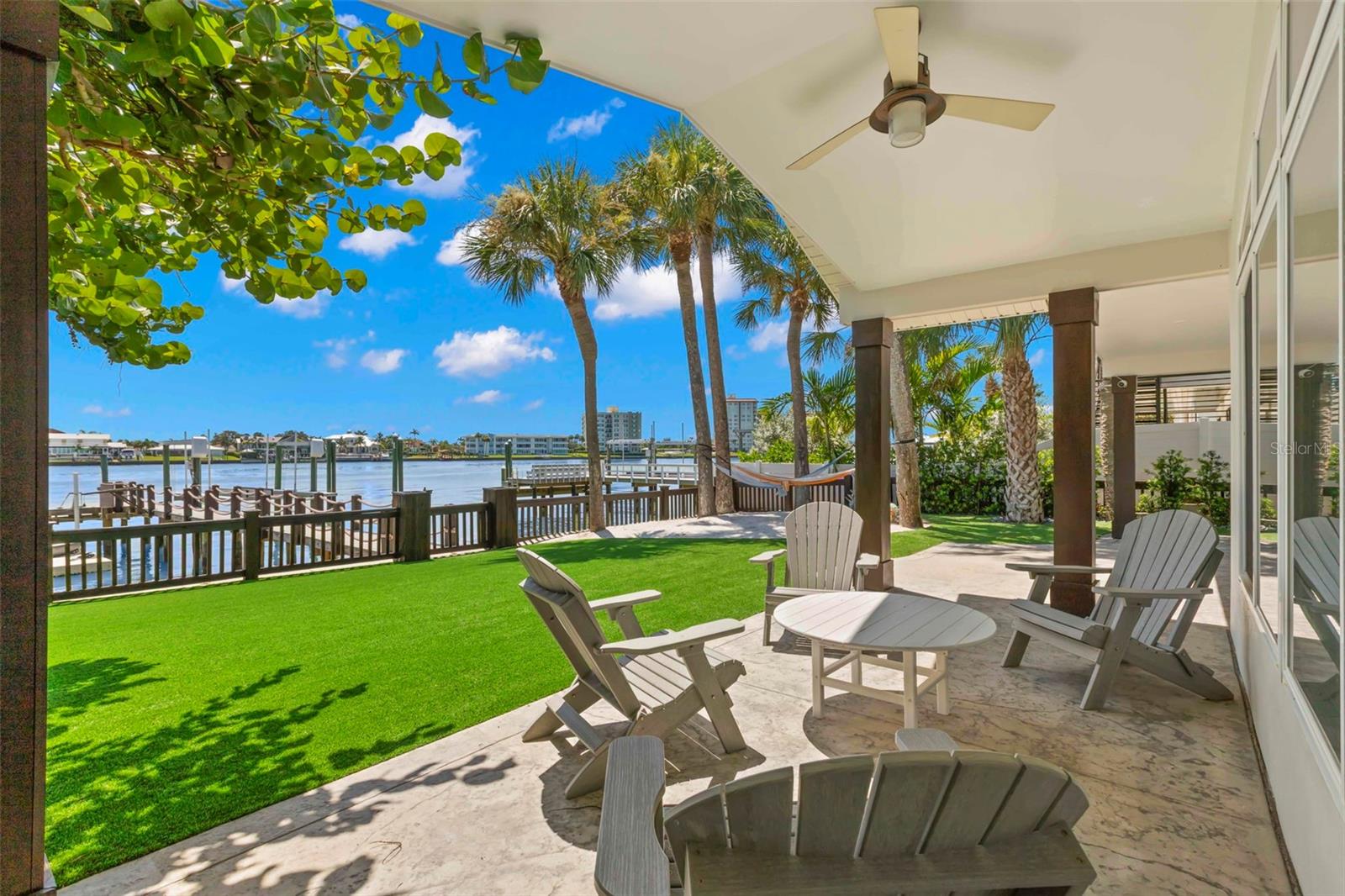 819 BAY ESPLANADE