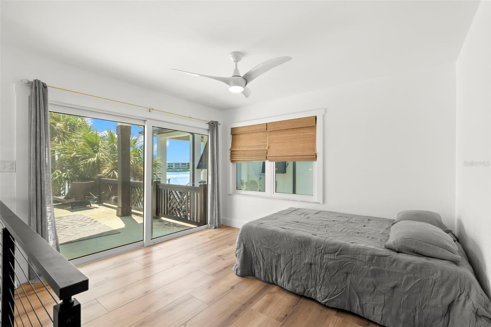 819 BAY ESPLANADE