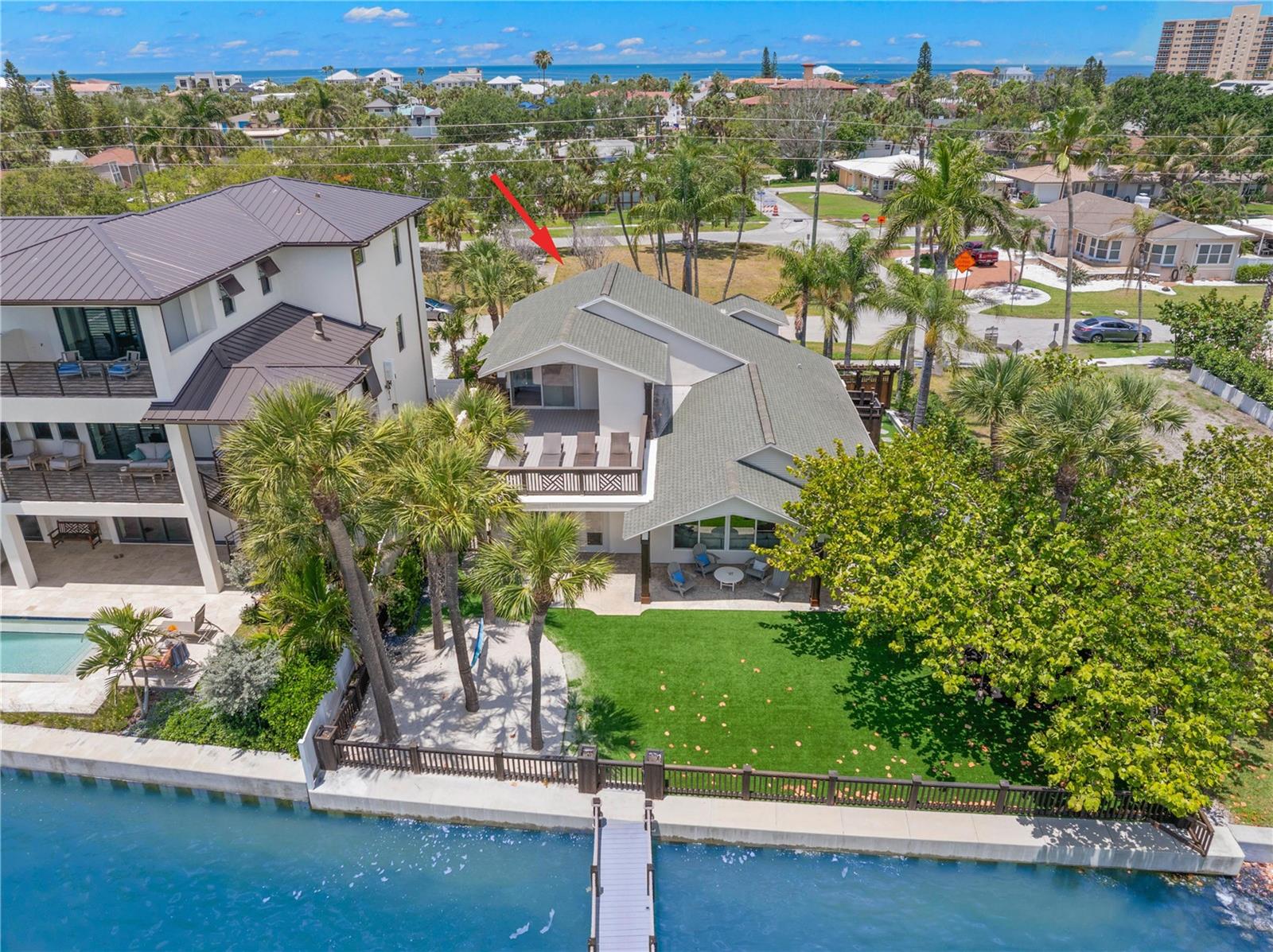 819 BAY ESPLANADE
