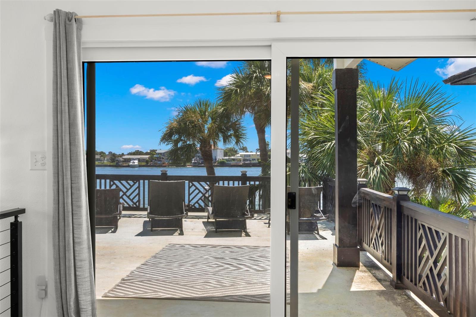 819 BAY ESPLANADE