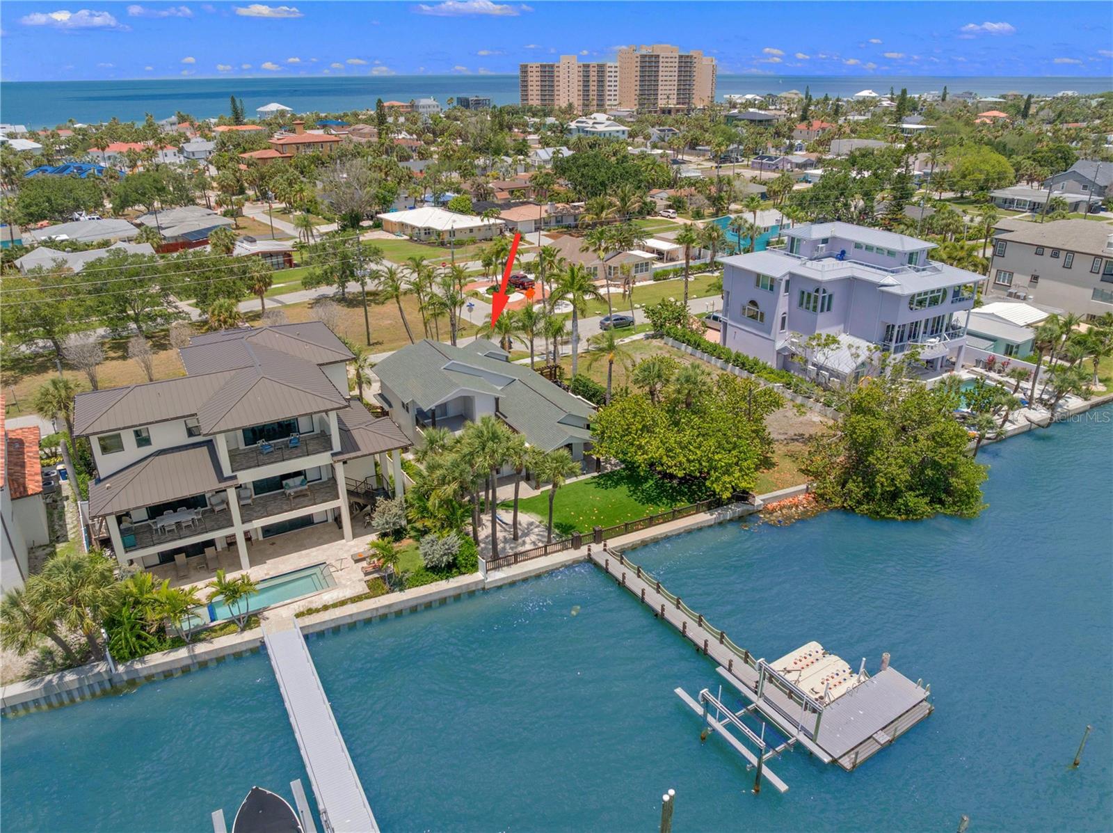 819 BAY ESPLANADE