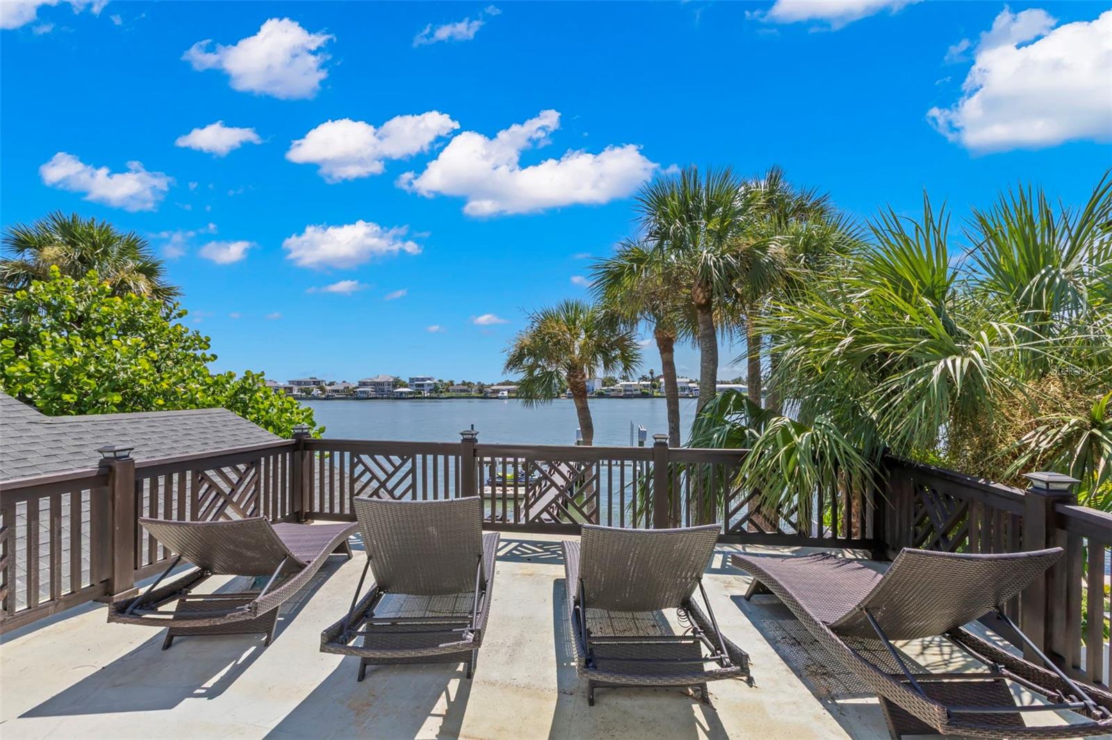 819 BAY ESPLANADE