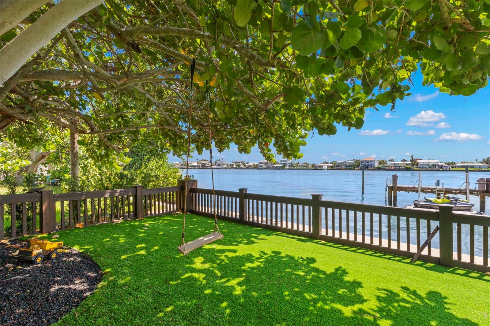 819 BAY ESPLANADE