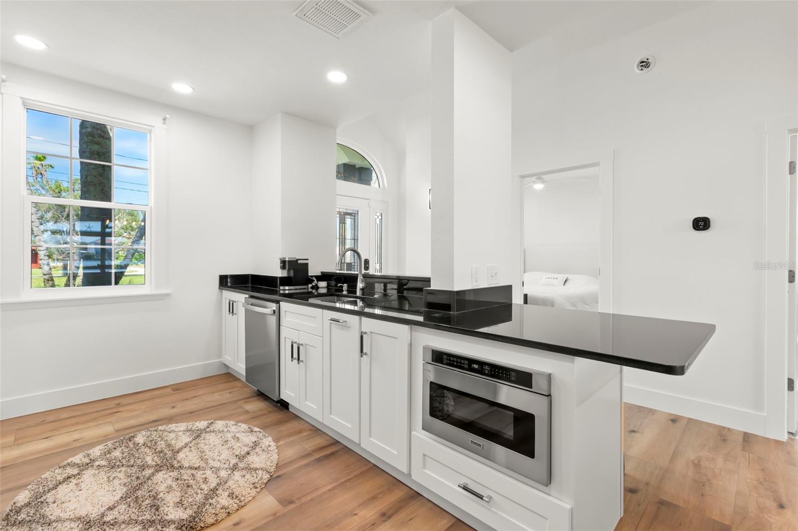819 BAY ESPLANADE