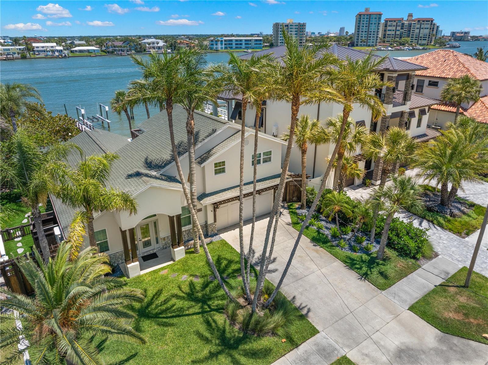 819 BAY ESPLANADE