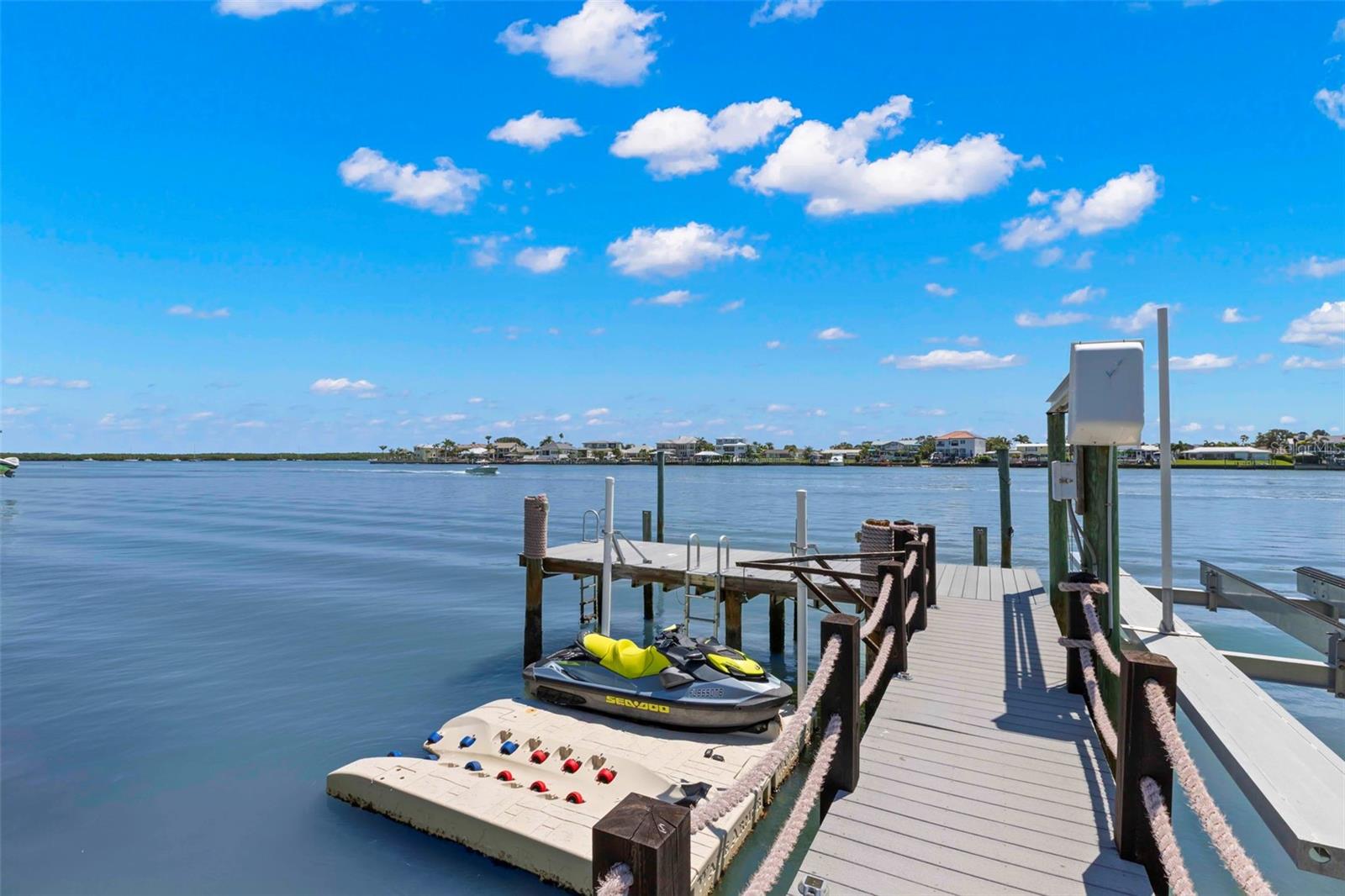 819 BAY ESPLANADE