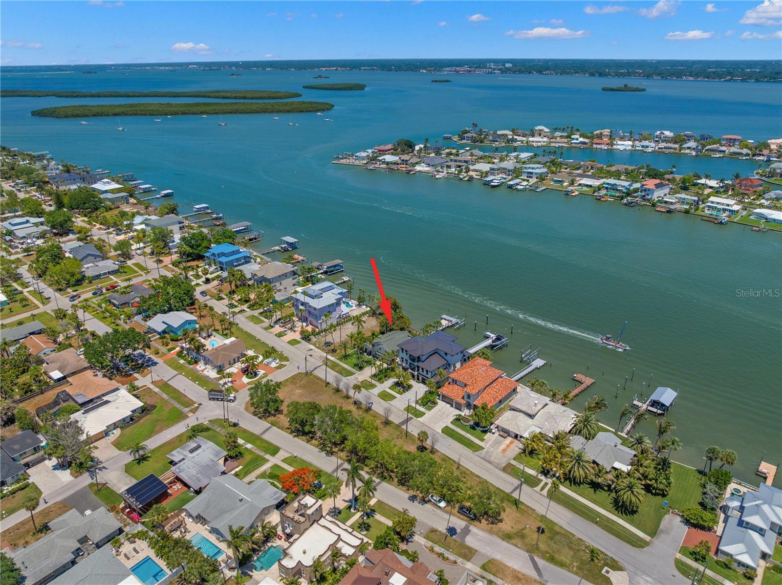 819 BAY ESPLANADE