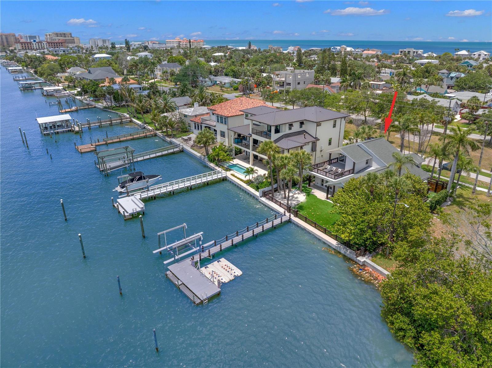 819 BAY ESPLANADE