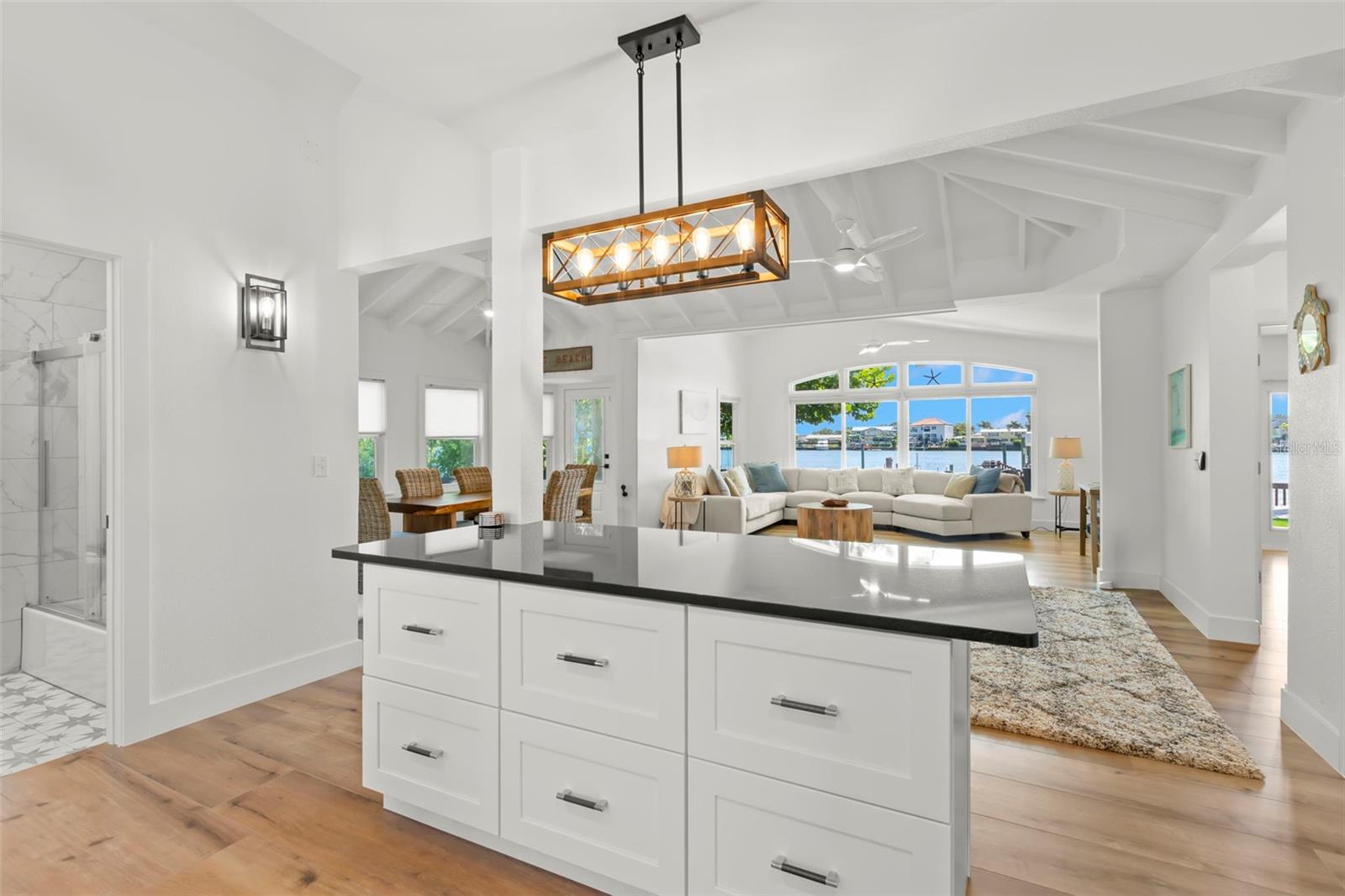 819 BAY ESPLANADE