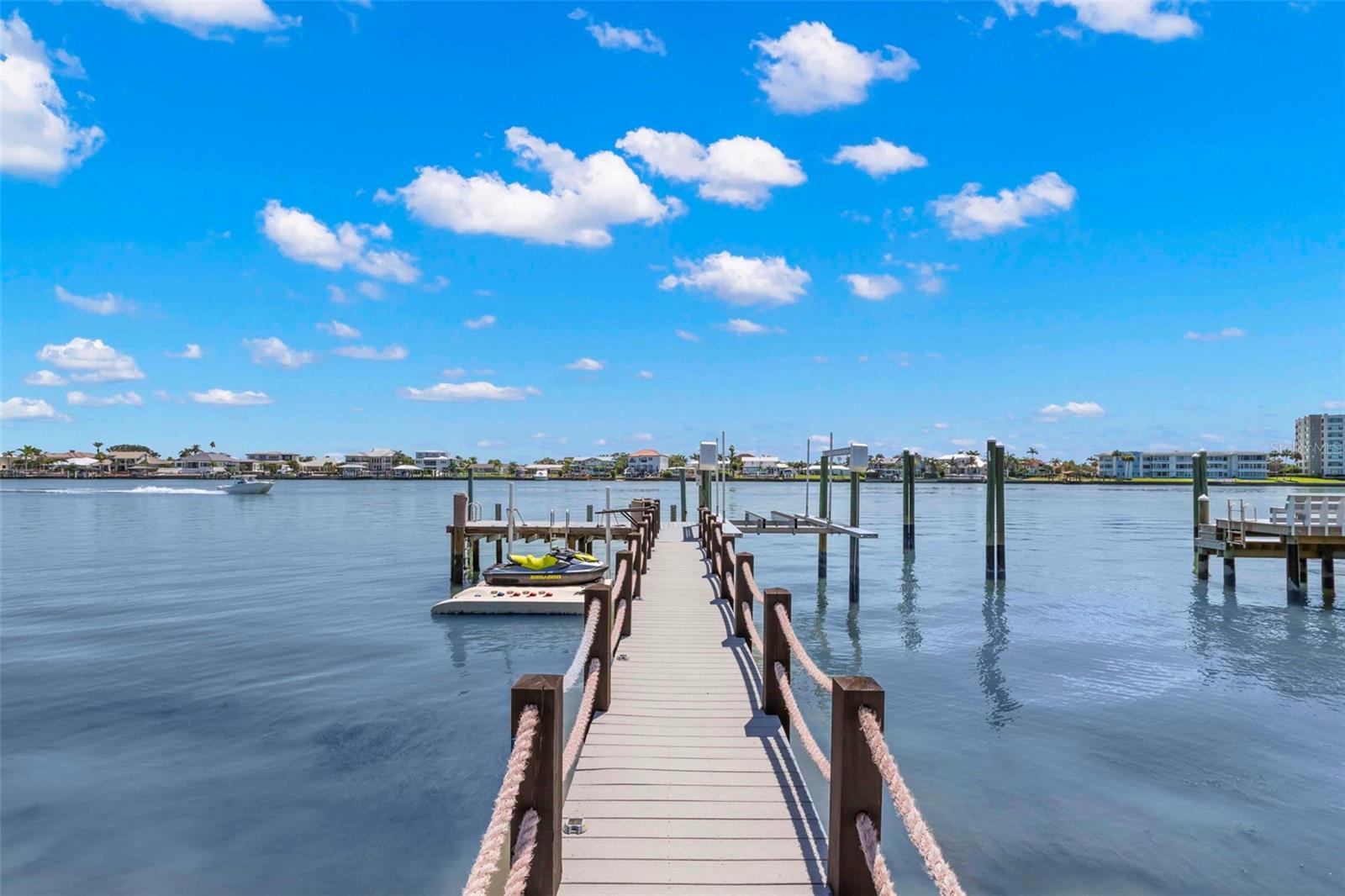 819 BAY ESPLANADE