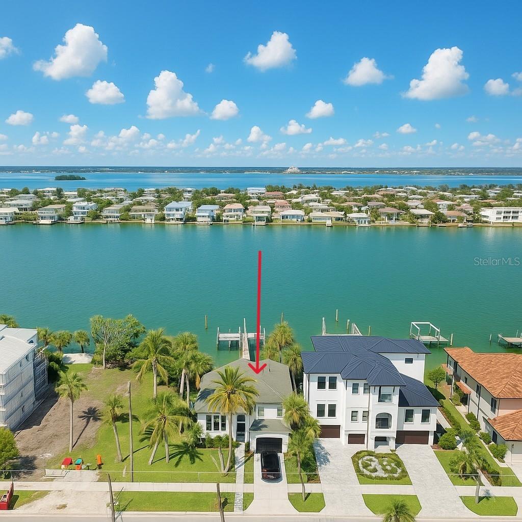 819 BAY ESPLANADE
