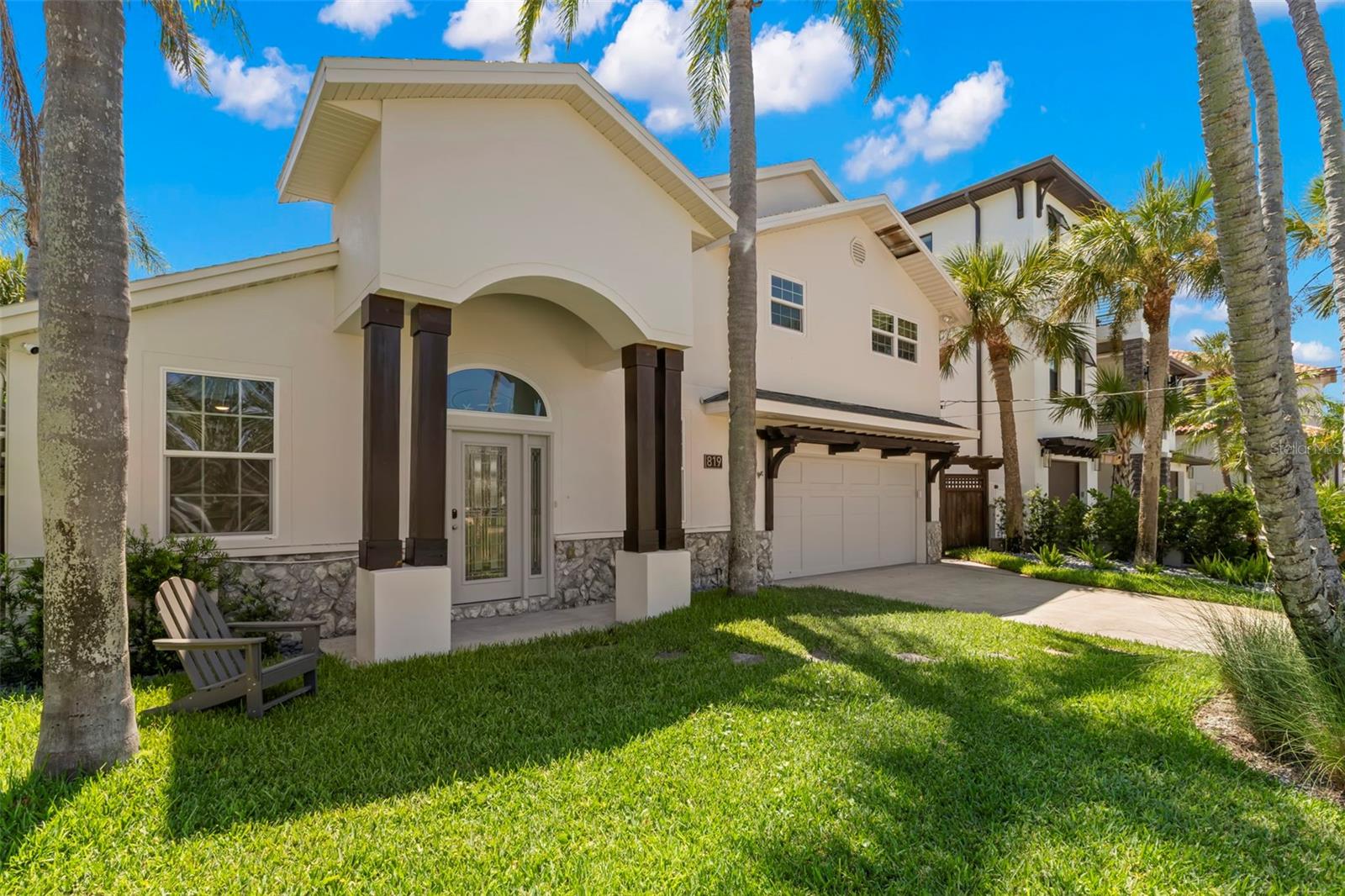 819 BAY ESPLANADE