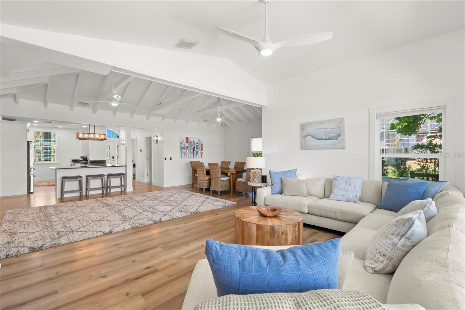 819 BAY ESPLANADE