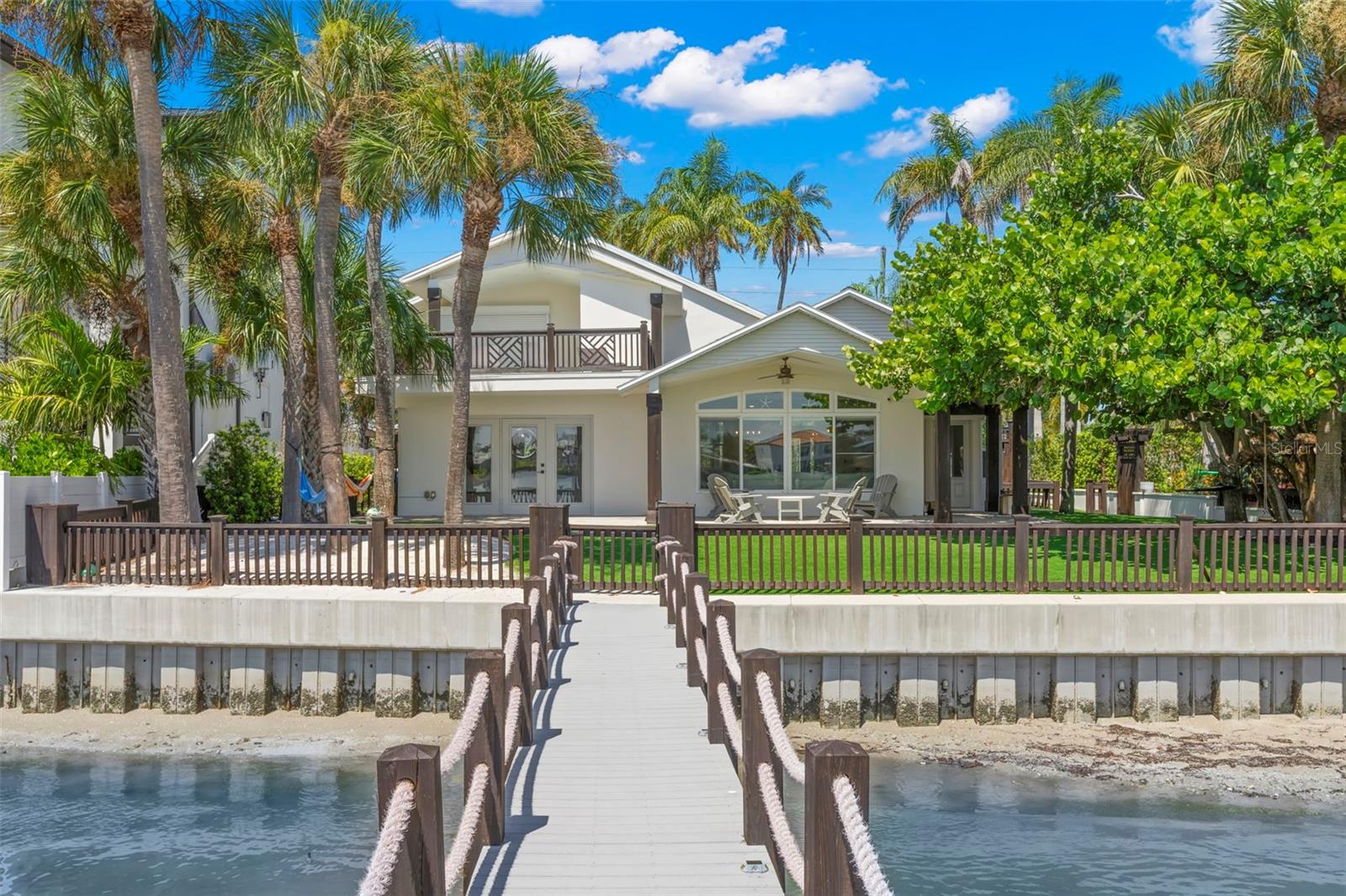 819 BAY ESPLANADE