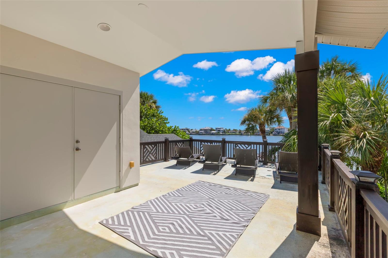 819 BAY ESPLANADE