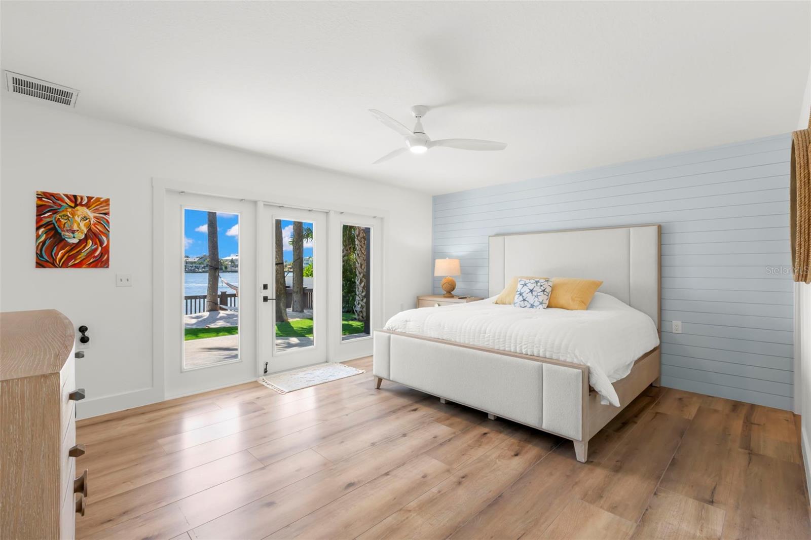 819 BAY ESPLANADE