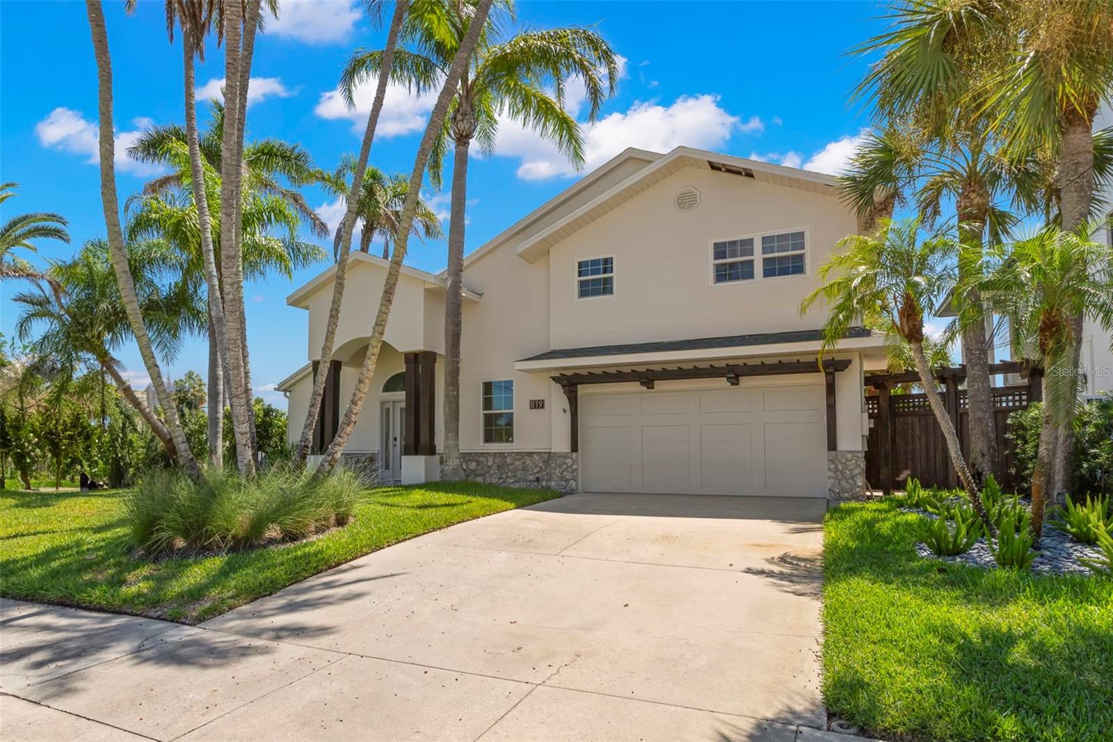 819 BAY ESPLANADE