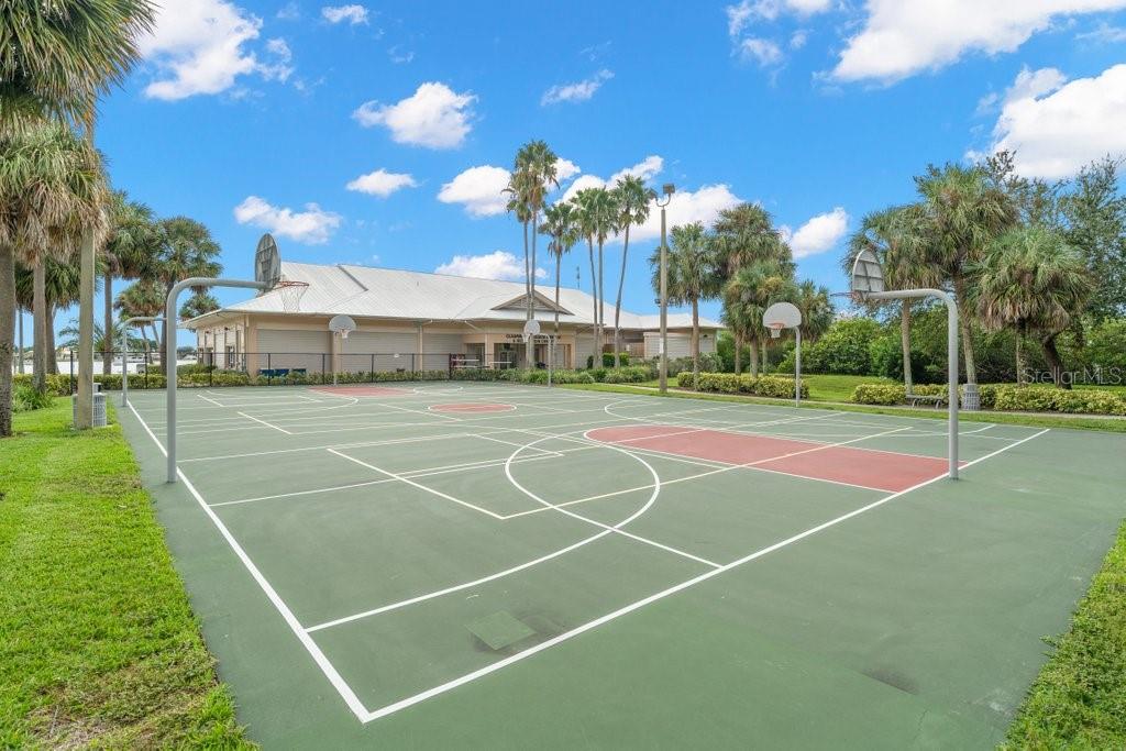 819 BAY ESPLANADE