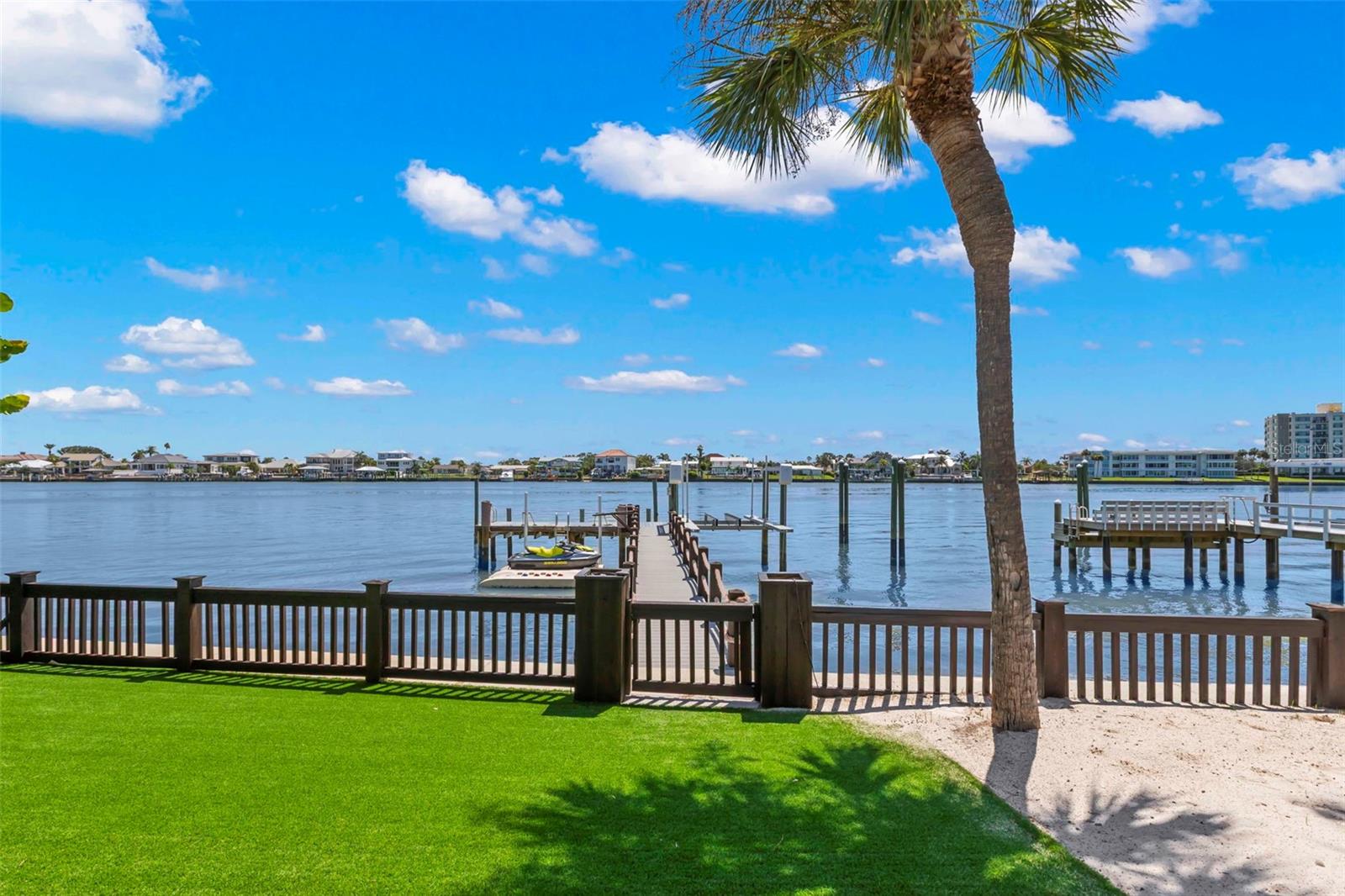 819 BAY ESPLANADE