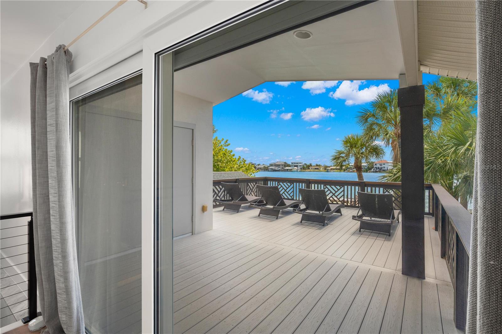 819 BAY ESPLANADE