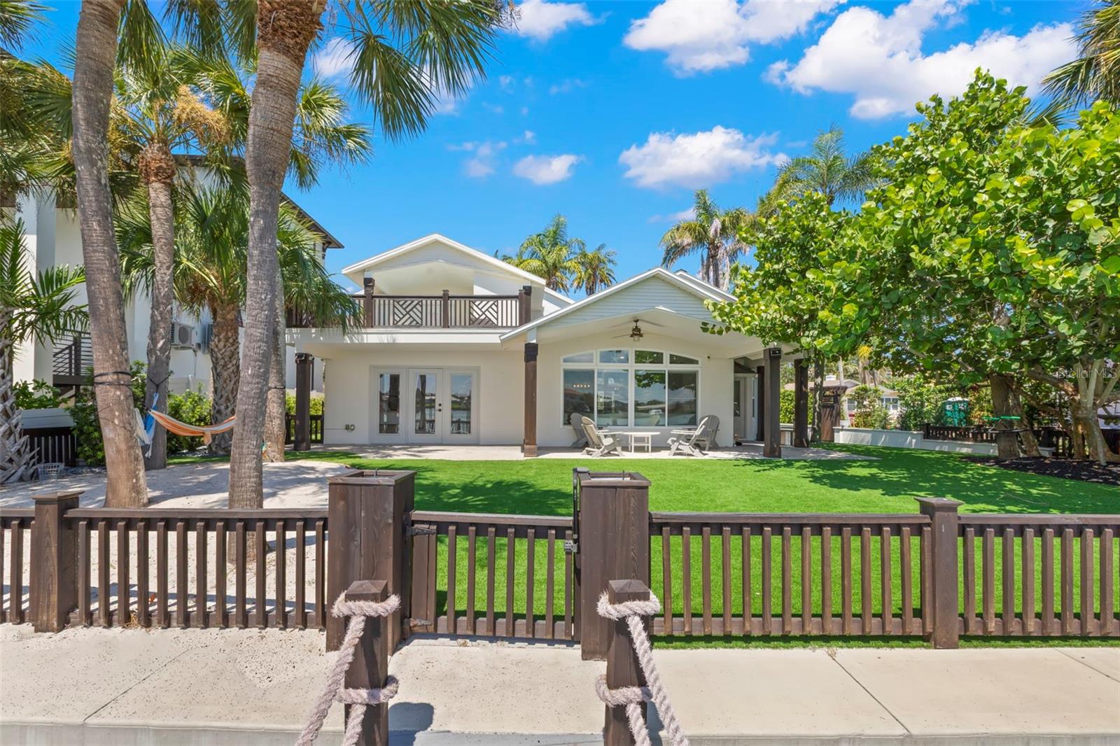 819 BAY ESPLANADE