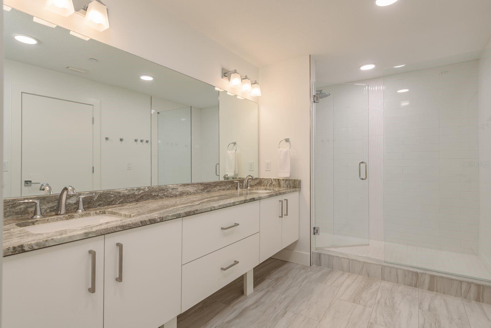 415 ISLAND WAY #402