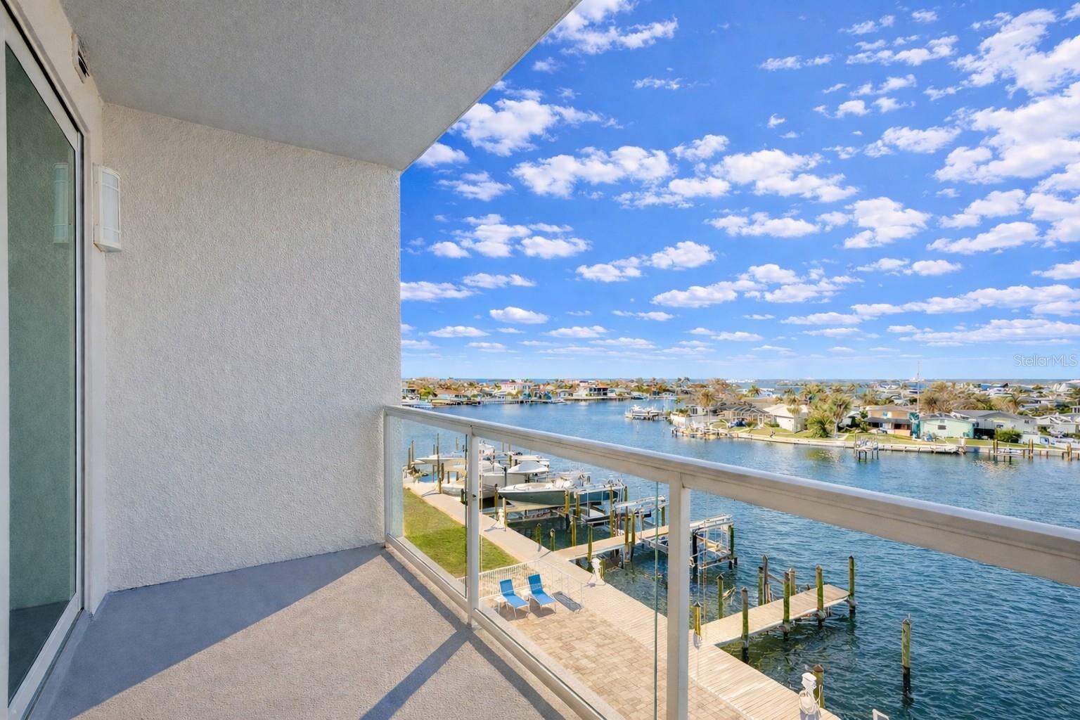 415 ISLAND WAY #402