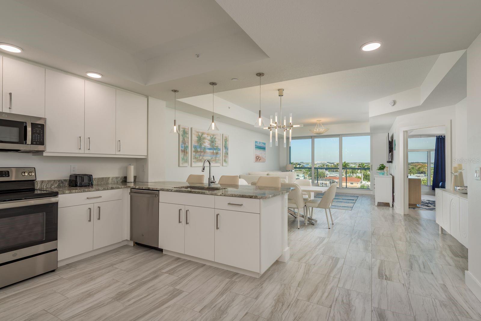 415 ISLAND WAY #402