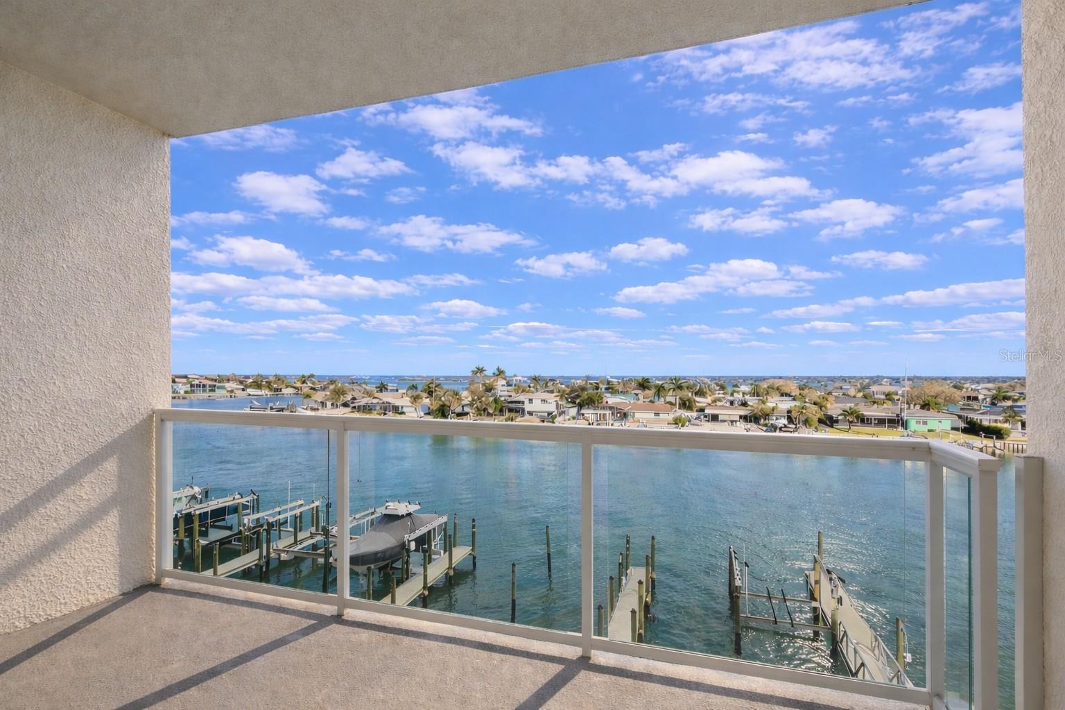 415 ISLAND WAY #402