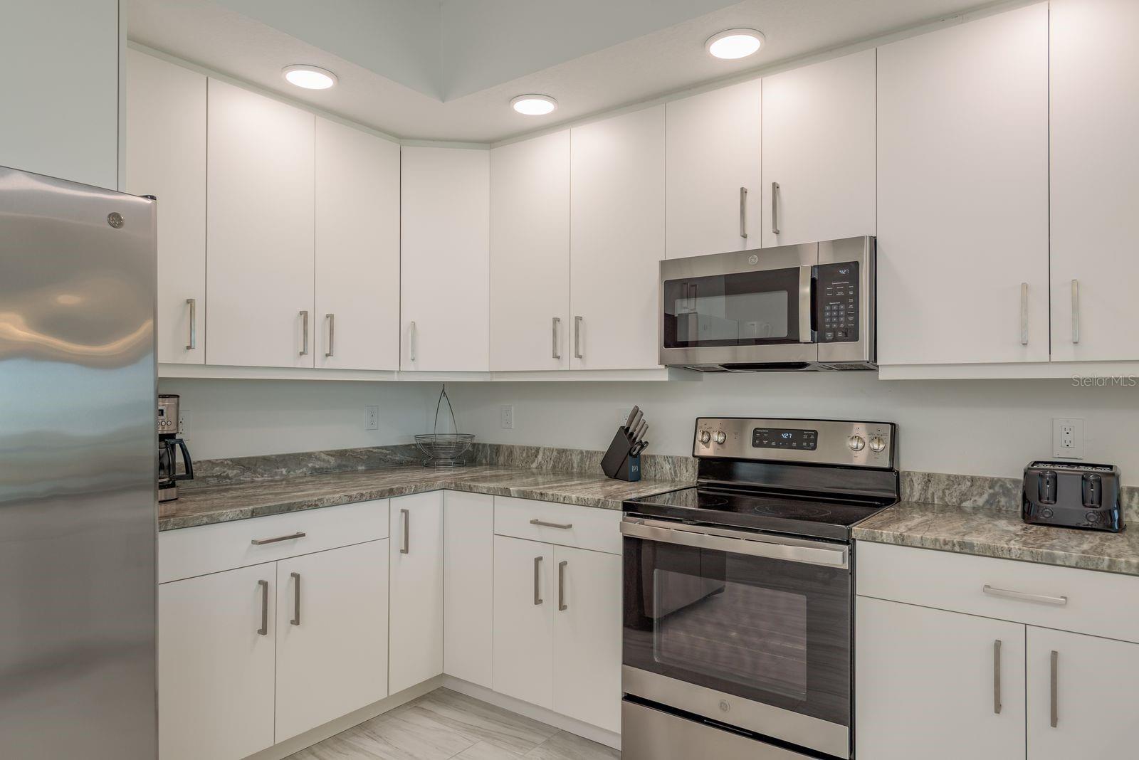 415 ISLAND WAY #402