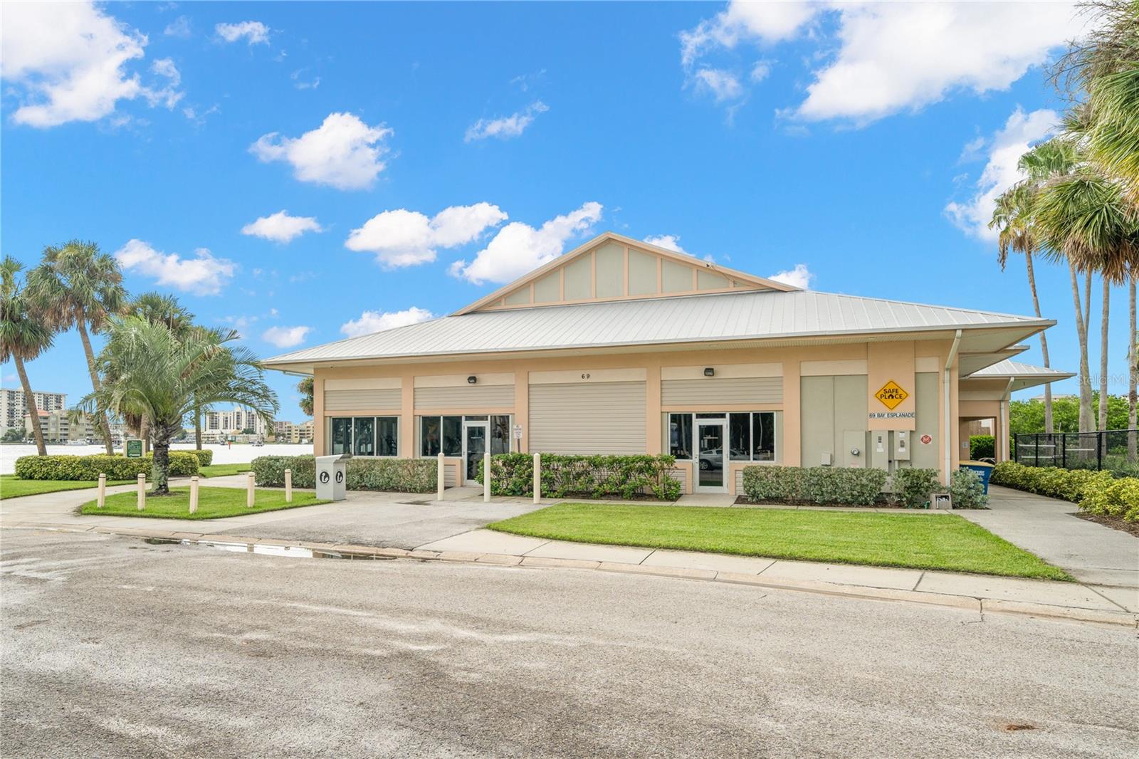 415 ISLAND WAY #402