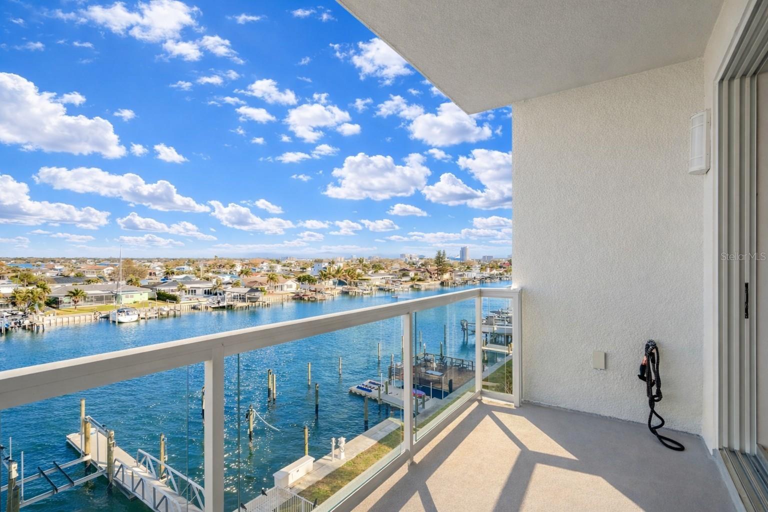 415 ISLAND WAY #402