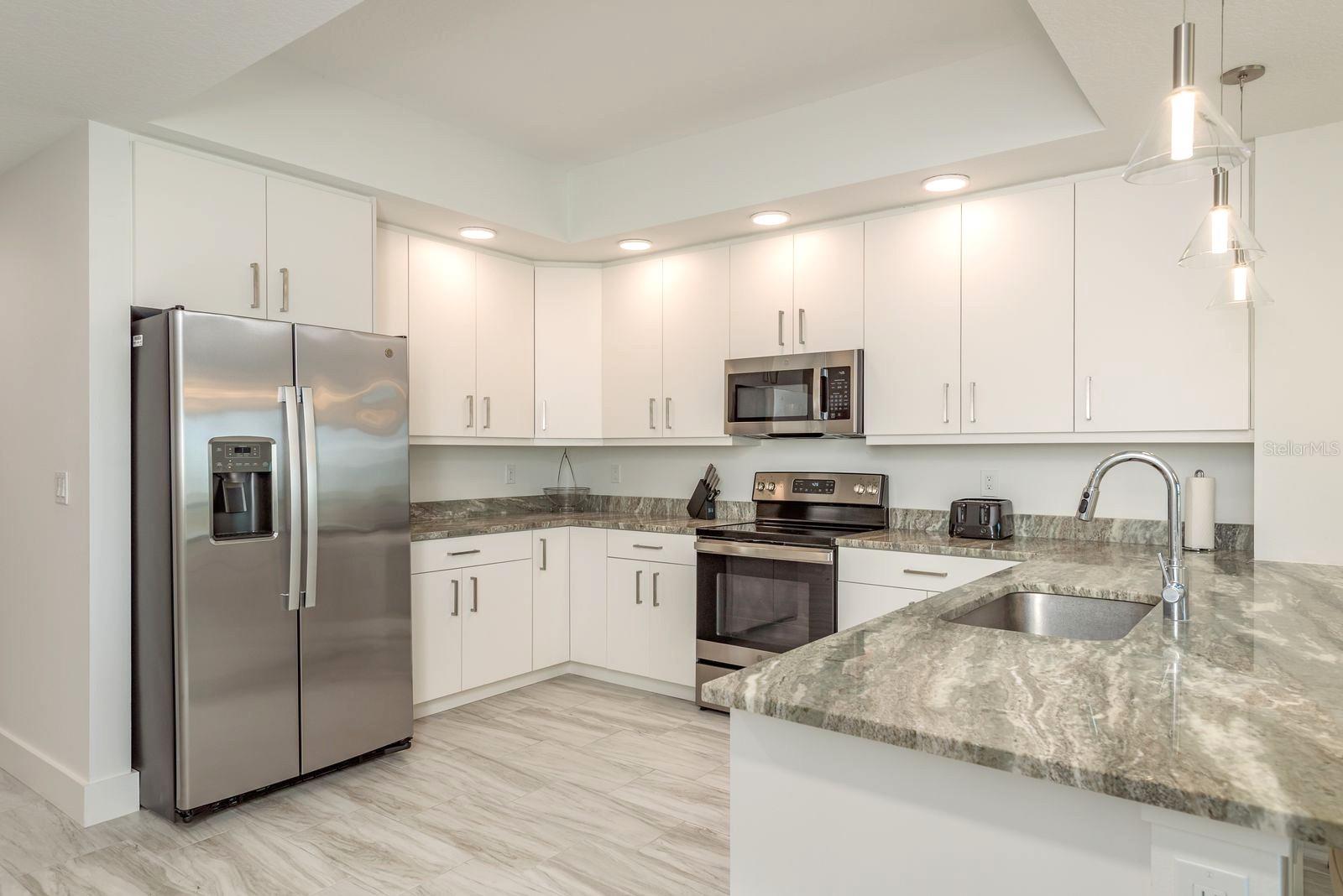 415 ISLAND WAY #402