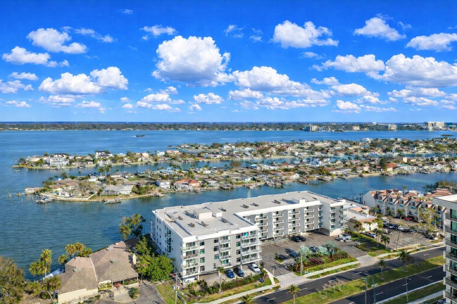 415 ISLAND WAY #402
