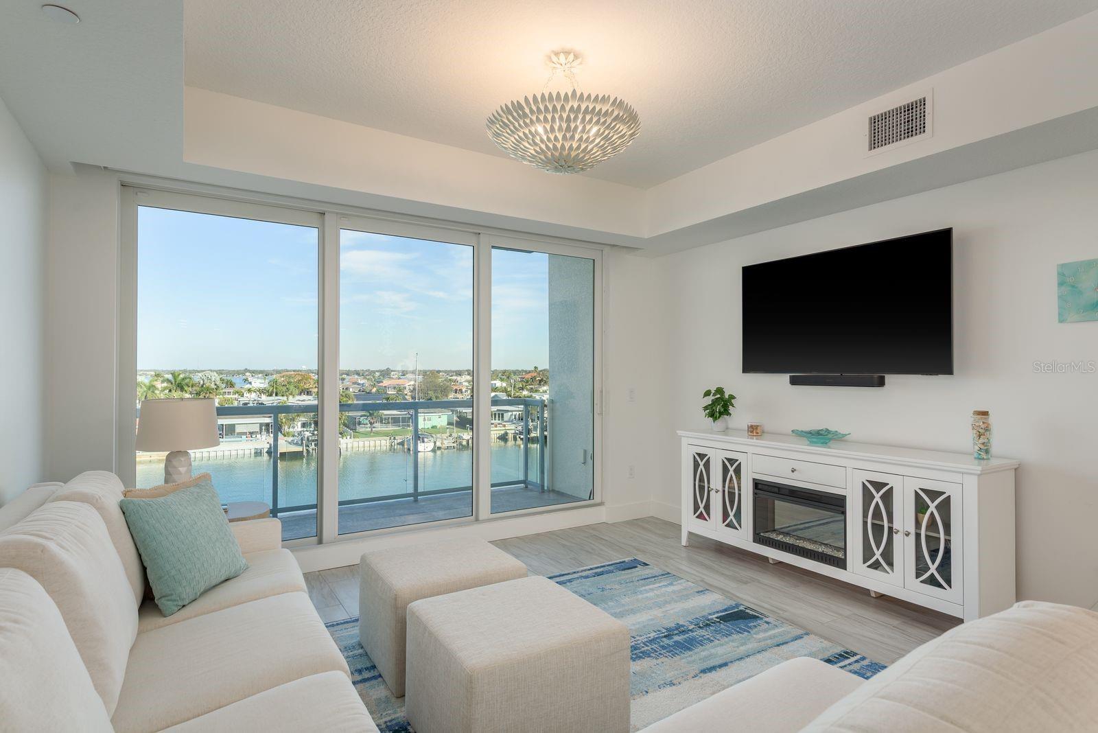 415 ISLAND WAY #402