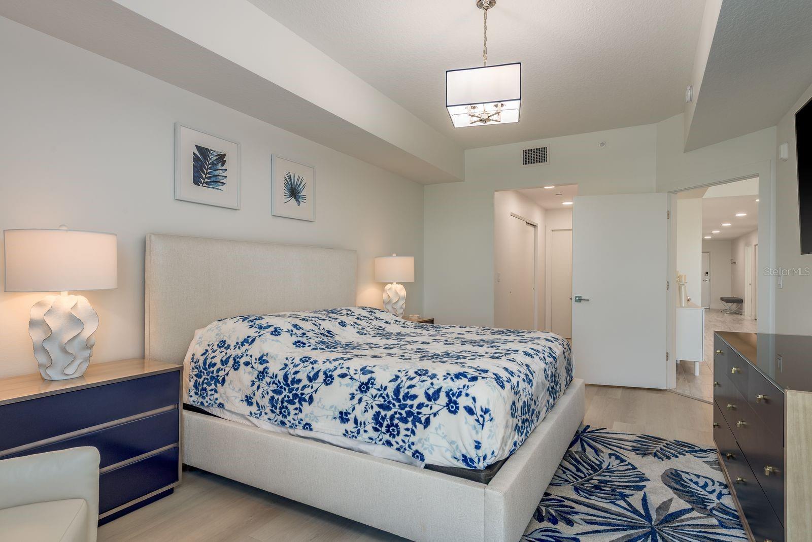 415 ISLAND WAY #402