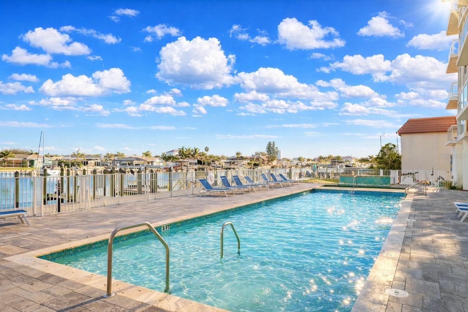 415 ISLAND WAY #402