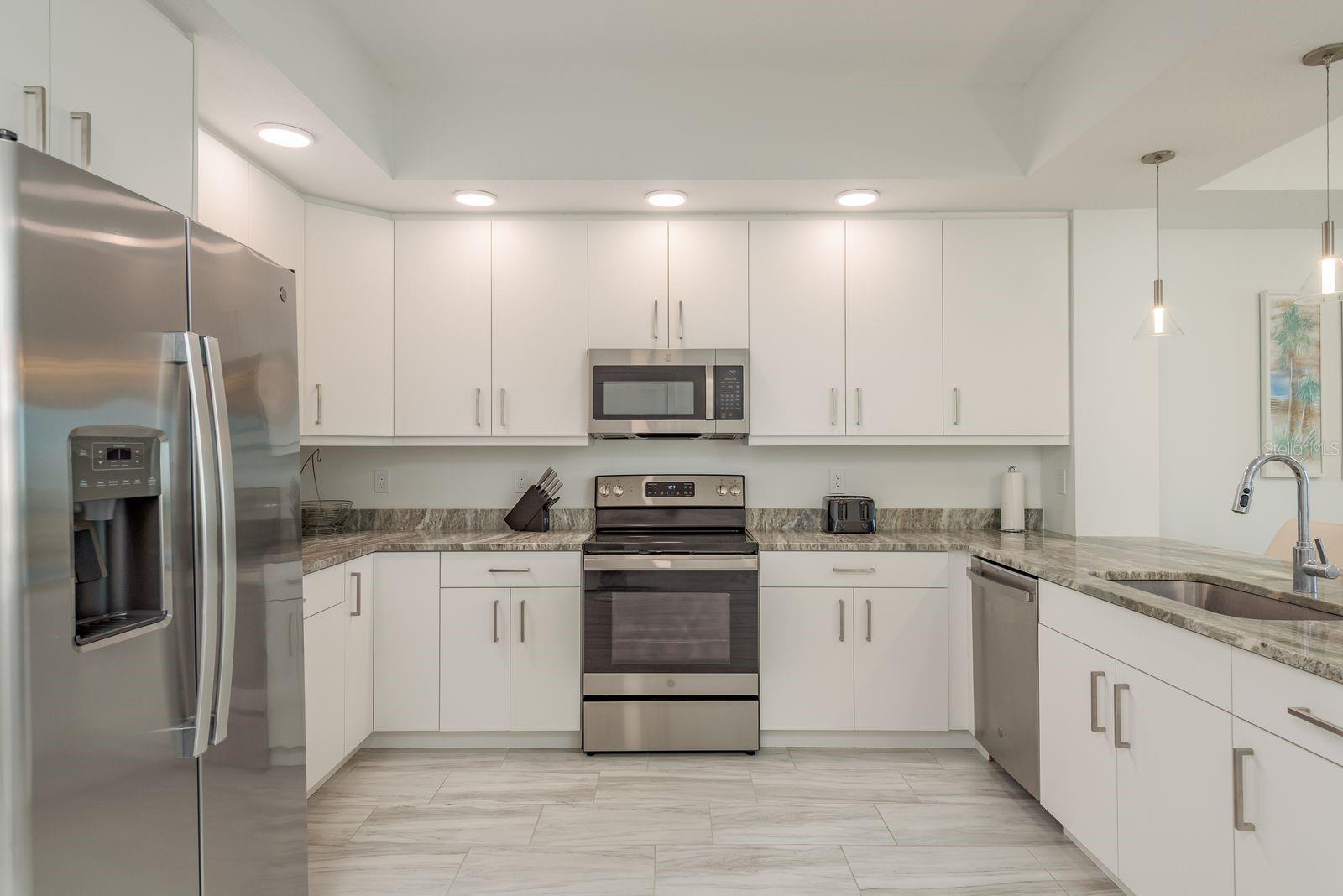 415 ISLAND WAY #402