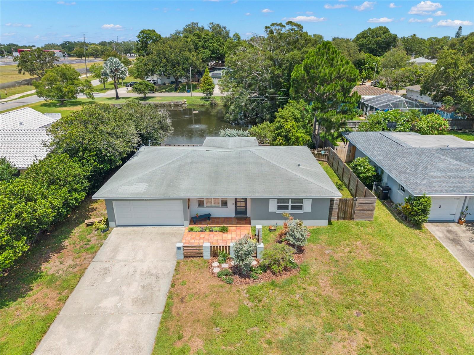 805 WELLINGTON DR