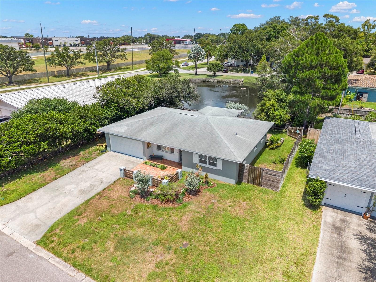 805 WELLINGTON DR