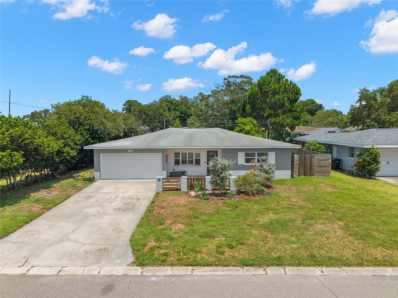 805 WELLINGTON DR