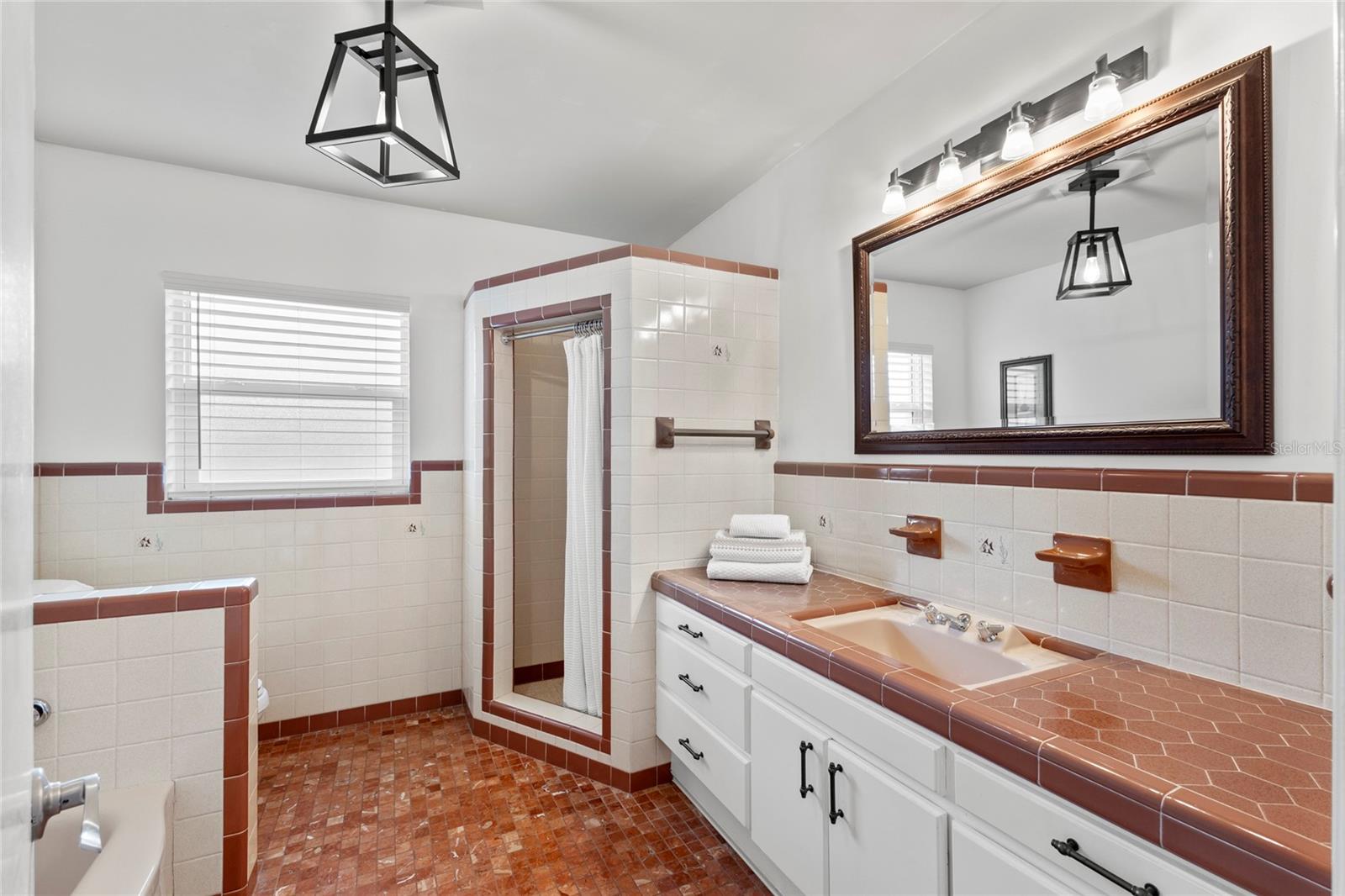 805 WELLINGTON DR