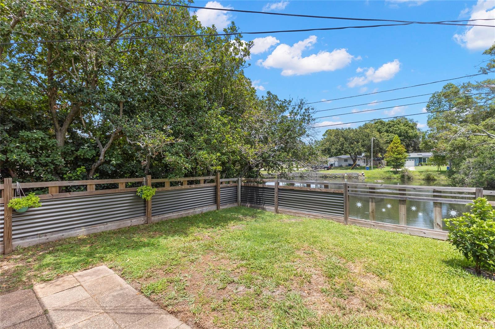 805 WELLINGTON DR