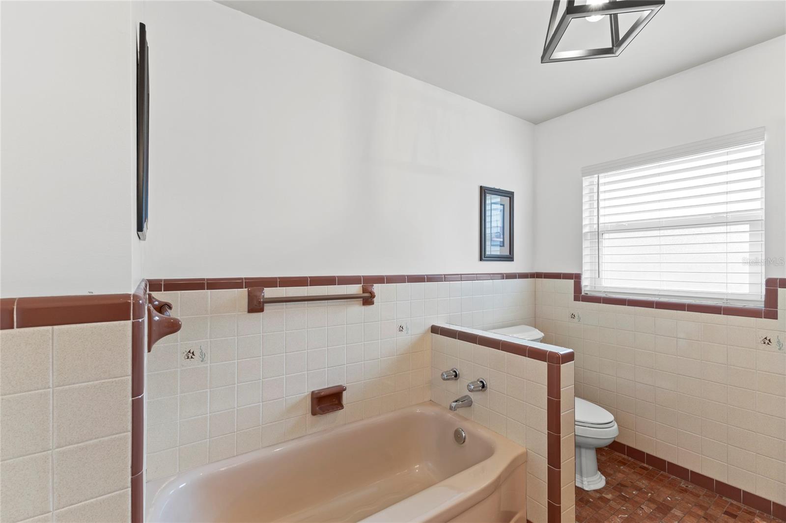 805 WELLINGTON DR