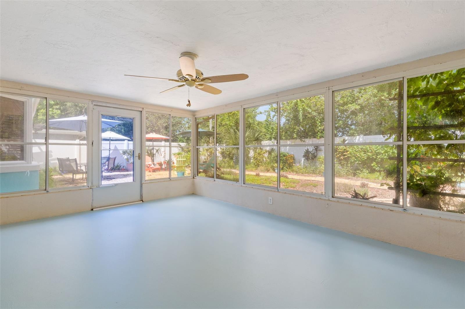 1530 SANDY LN